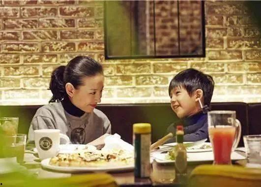 聚众吃瓜七儿子,揭秘网络热点的狂欢与反思