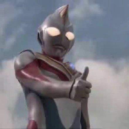 奥特曼吃小瓜看戏,揭秘宇宙英雄的悠闲时光