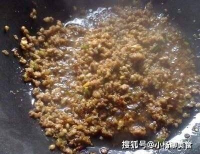 东北吃瓜吃炸酱面,吃瓜之余，尽享炸酱面美食之旅