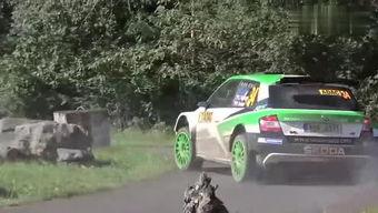 小新吃哈密瓜,甜蜜滋味，欢乐无限