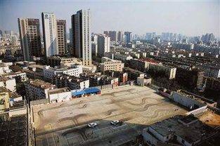 东城楼顶吃瓜,见证繁华变迁，品味人间烟火