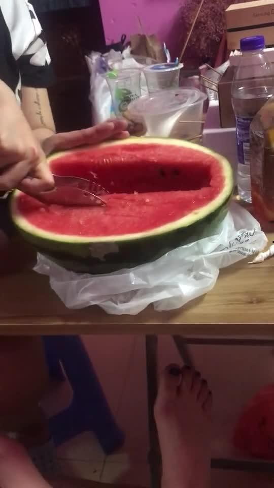 宿舍吃瓜转场,转场背后的欢乐时光