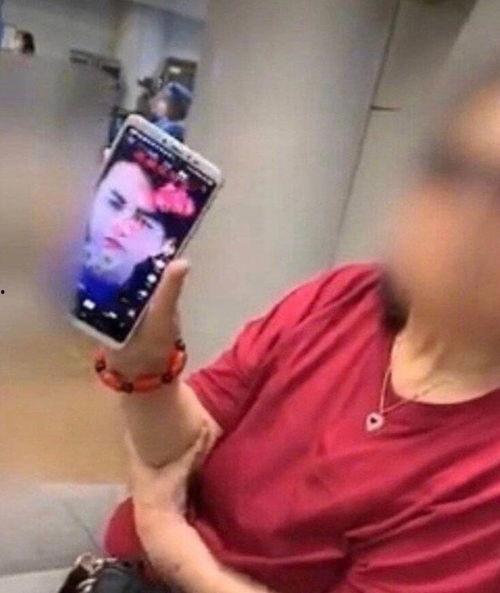 每日吃瓜靳东,娱乐圈的“瓜王”揭秘