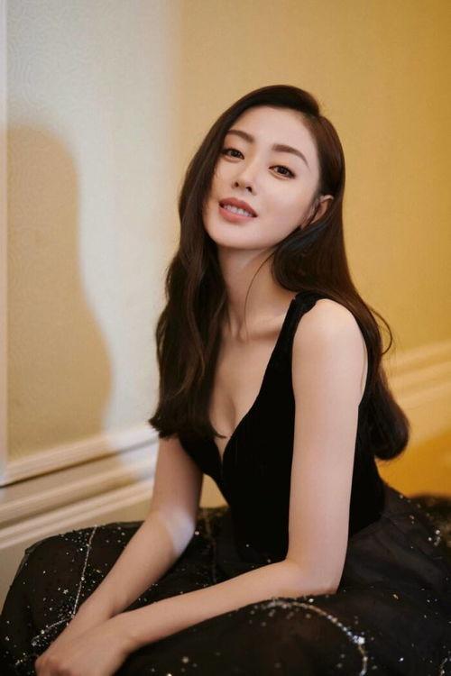 宝哥吃瓜张天爱,揭秘张天爱背后的故事