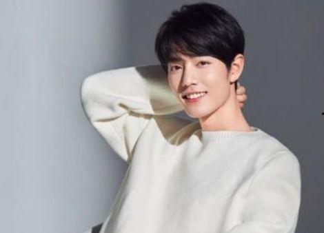 肖战吃小瓜长大瓜,从吃小瓜到长大瓜的成长之旅