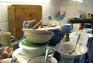 宿舍拿电脑吃瓜